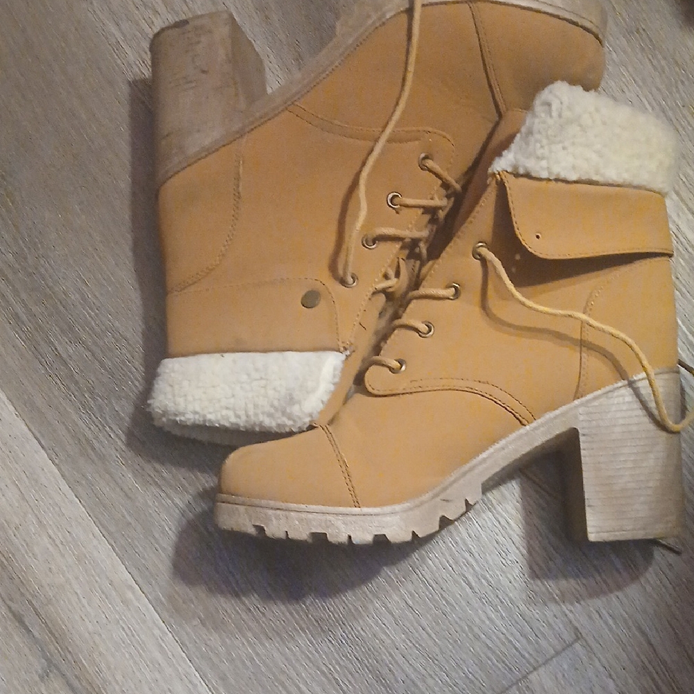 Women's Tan Heeled Boots